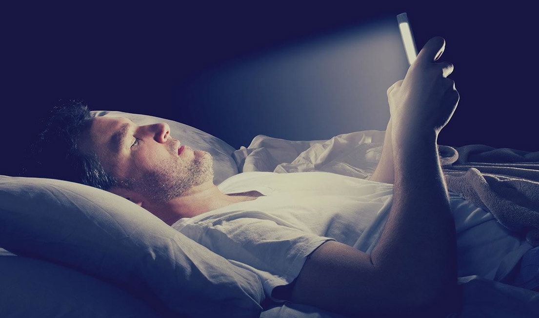 بررسی علمی تاثیر نور موبایل در خواب