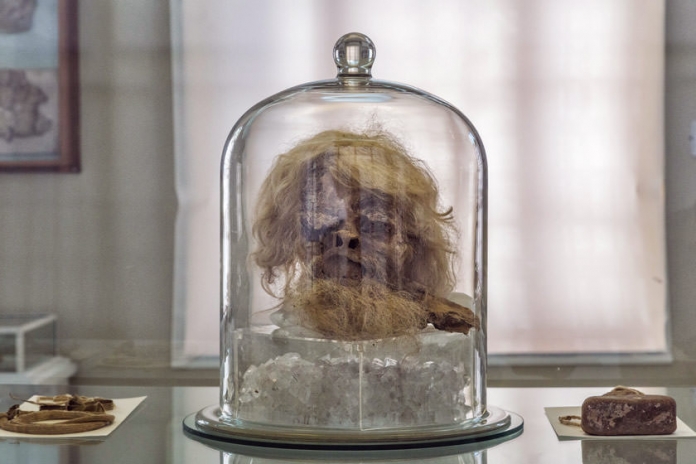 مرد نمکی نگهداری شده در موزه‌ی ایران باستان