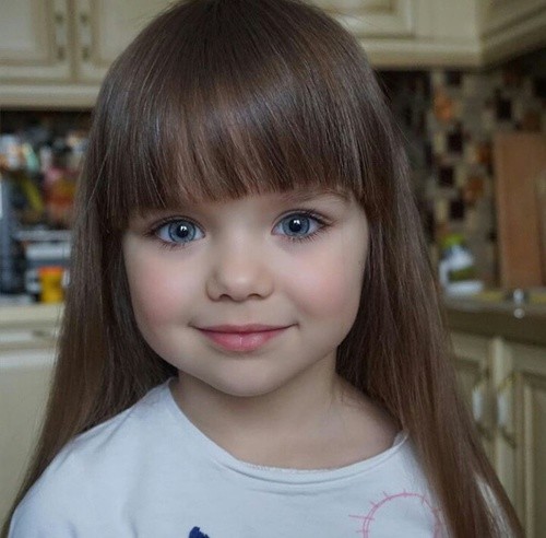آناستاسیا کنیازوا دختر بچه ‌ی شش ساله ‌ی روس