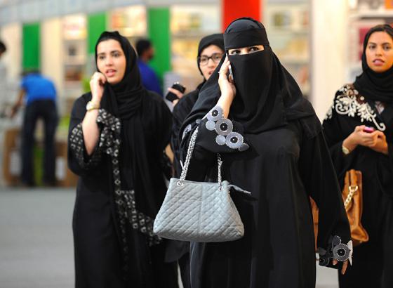 آزادی‌های جدید زنان عربستان در سواحل / زنان میتوانند بیکینی بپوشند!