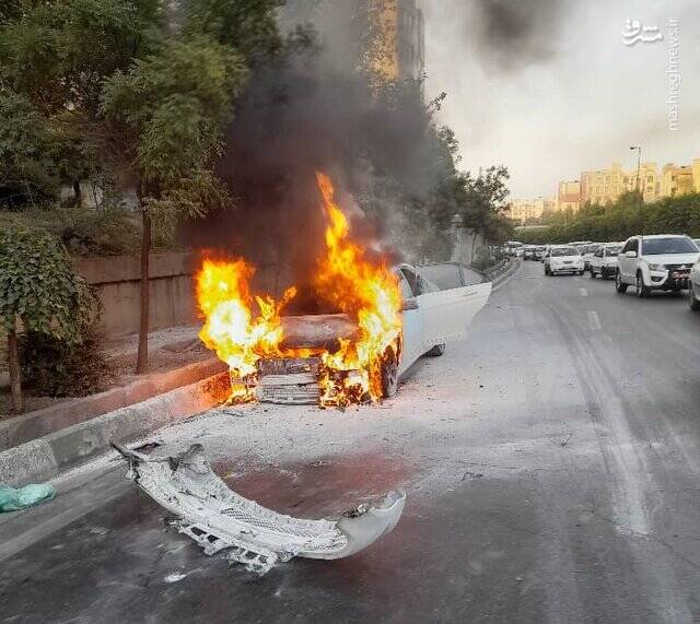 آتش گرفتن بنز میلیاردی در بزرگراه امام علی! +عکس